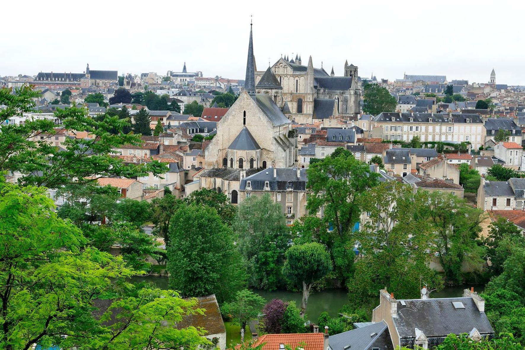 Appartement Les Jardins Du Clain à Poitiers Extérieur photo